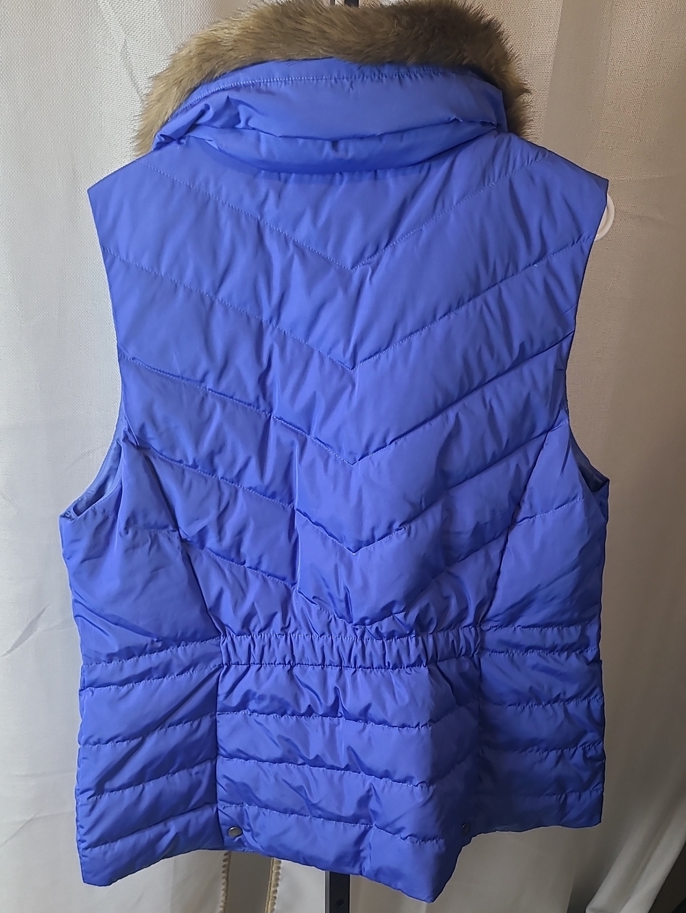 Talbots Lakeshore  down puffer vest Size XL.  New - Picture 5 of 6